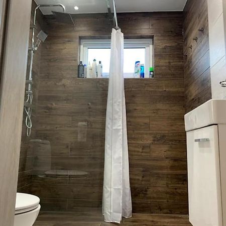 R&J Guesthouse Ro0M Гриндавик Экстерьер фото